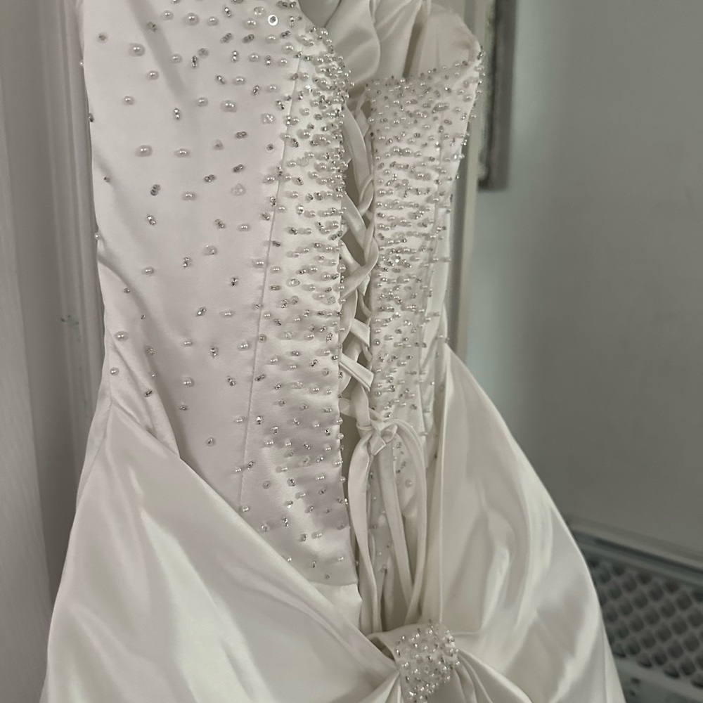 Maggie Sottero White Pleated Sweetheart Gown - Picture 3 of 9